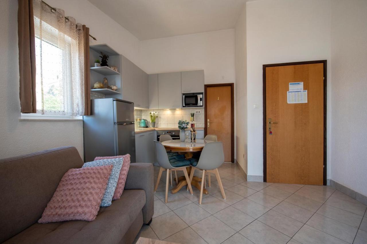 Apartments Bevanda Podstrana Exterior photo