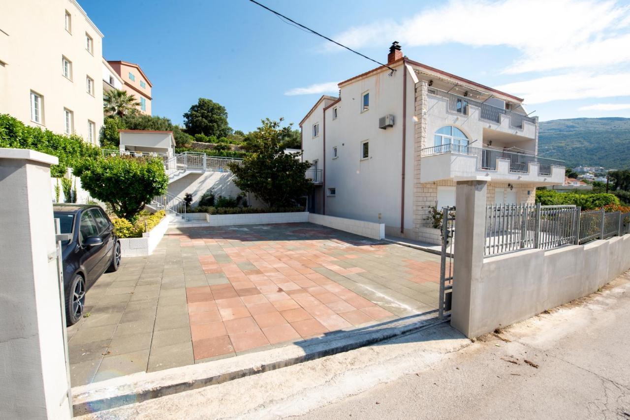 Apartments Bevanda Podstrana Exterior photo