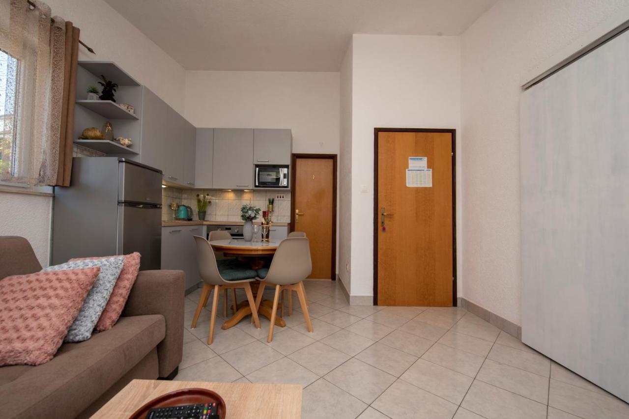 Apartments Bevanda Podstrana Exterior photo